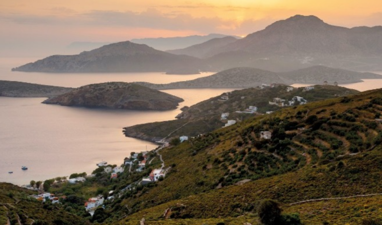 Διακοπές: Ιδού ο τελευταίος παράδεισος στην Ελλάδα – Διαμονή και ψαράκι κάθε ημέρα με 50 ευρώ!