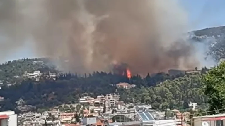 Μεγάλη φωτιά στην Πάτρα – Ήχησε το 112, εκκενώθηκε νοσοκομείο και γηροκομείο