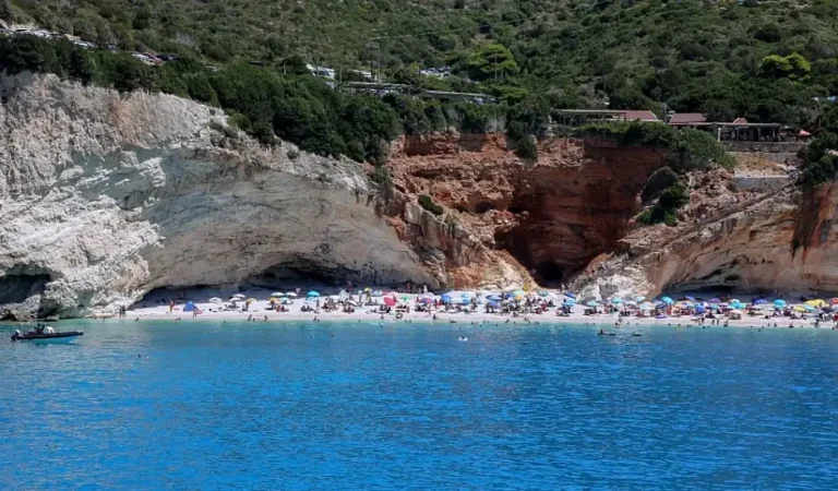 Λευκάδα: Νεκρή νεαρή βρέθηκε να επιπλέει στο Πόρτο Κατσίκι