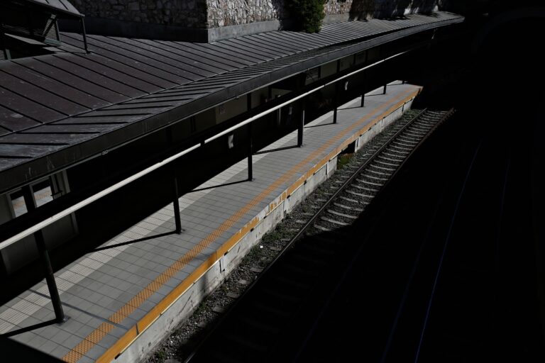 Διακοπή δρομολογίων ΗΣΑΠ από Πευκάκια προς Πειραιά – Πτώση ατόμου στις γραμμές