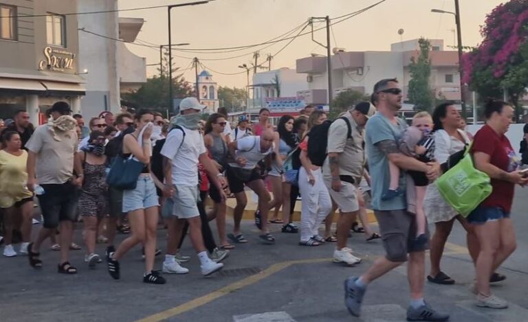 Δύσκολη νύχτα στη Κω – Απομακρύνονται κάτοικοι και τουρίστες από την Καρδάμαινα – Εκκενώνονται ξενοδοχεία