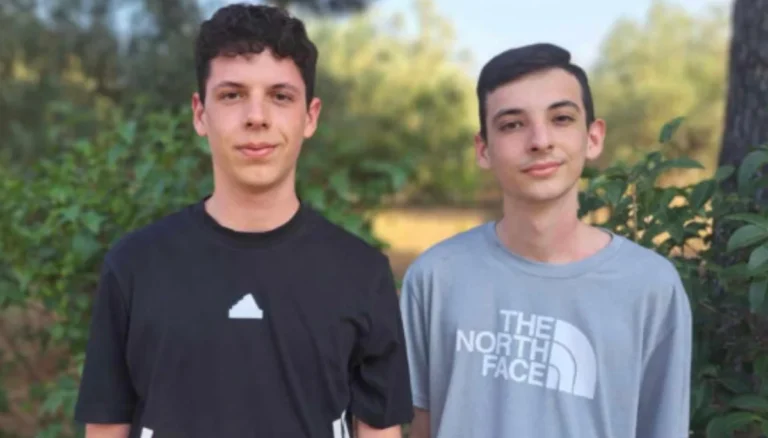 Βόλος: Δίδυμη επιτυχία για το Στέλιο και τον Γιάννη – Πέρασαν στη σχολή που ήθελαν κάνοντας το όνειρο τους πραγματικότητα