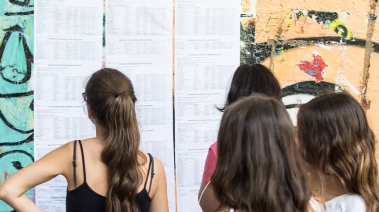 Πανελλαδικές 2024: Ανακοινώθηκαν οι βάσεις εισαγωγής στα ΑΕΙ – Πώς μπορείτε να τις δείτε