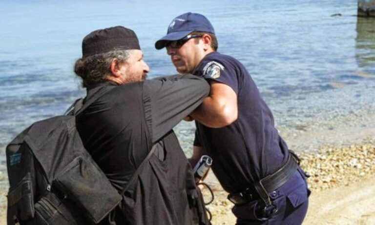 Πολιορκείται από ένοπλες αστυνομικές δυνάμεις η ιστορική Μονή Εσφιγμένου με τους 118 υπέργηρους μοναχούς