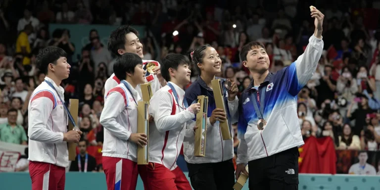 Ολυμπιακοί Αγώνες 2024: Ιστορική selfie από αθλητές της Κίνας, της Βόρειας και της Νότιας Κορέας
