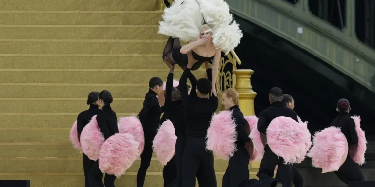 Ολυμπιακοί Αγώνες 2024: Το Twitter τρολάρει την Τελετή Έναρξης – «Καρναβάλι του Μοσχάτου», «σκηνοθεσία Δαλιανίδη»