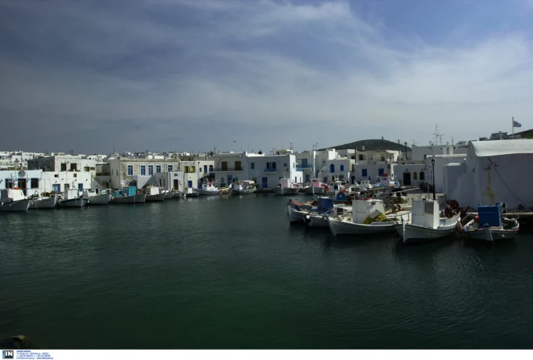 Εργοδότρια ζήτησε από μητέρα να δουλέψει και το ανήλικο παιδί της επειδή μένουν μαζί στο κατάλυμα και… κοστίζει – Αδιανόητη καταγγελία σε ελληνικό νησί