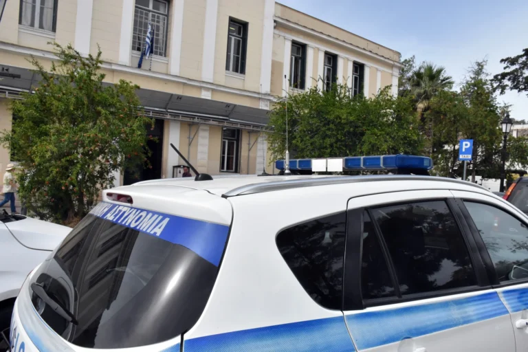 Πανικός σε παραλία: Δύο αλλοδαποί άντρες φωτογράφιζαν κρυφά νεαρά κορίτσια