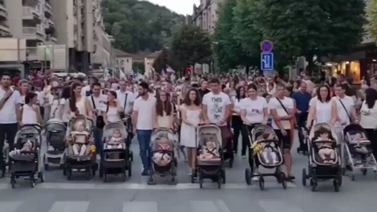 Family Pride: H παρέλαση της περήφανης Ελληνικής οικογένειας στη Θεσσαλονίκη