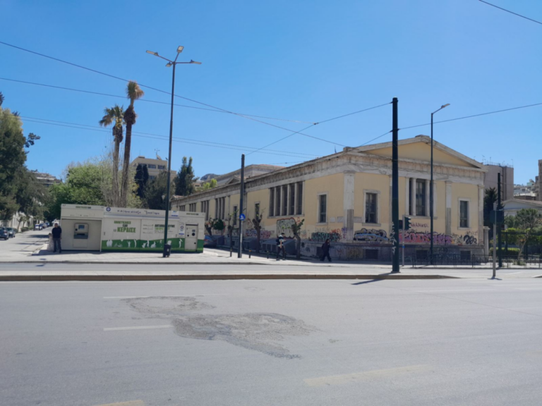 «Σπιτάκια ανακύκλωσης» -Μπακογιάννης: Διαγωνισμό 14,7 εκατ. με μία προσφορά (!) καταγγέλουν οι αρχιτέκτονες