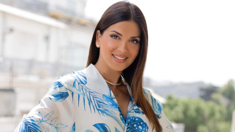 Η Σταματίνα Τσιμτσιλή σε βραδινή έξοδο με τη Μάρα Ζαχαρέα και τις φίλες της