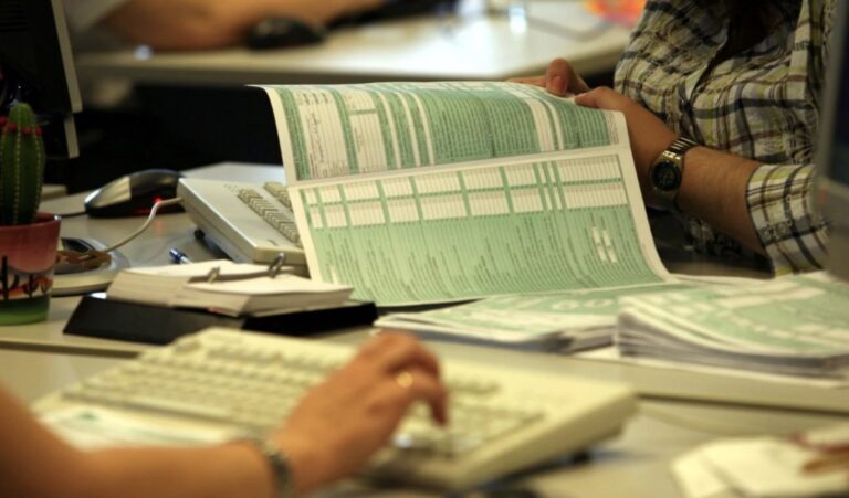 Φορολογικές δηλώσεις: Τσουνάμι τα λάθη στα εκκαθαριστικά – Η καταληκτική ημερομηνία υποβολής των δηλώσεων