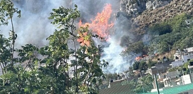 Νέα μεγάλη φωτιά στο Ηράκλειο διπλά από σπίτια – Απομακρύνονται οι κάτοικοι
