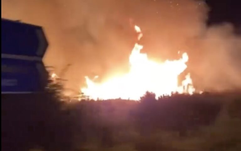 Μεγάλη φωτιά στην Παραλία Οφρυνίου Καβάλας – Συναγερμός στην Πυροσβεστική