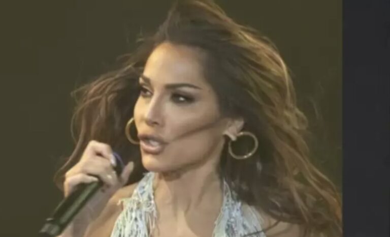 Αυτή είναι η αφίσα που είδε η Δέσποινα Βανδή και ακύρωσε τη συναυλία της στην Τουρκία 