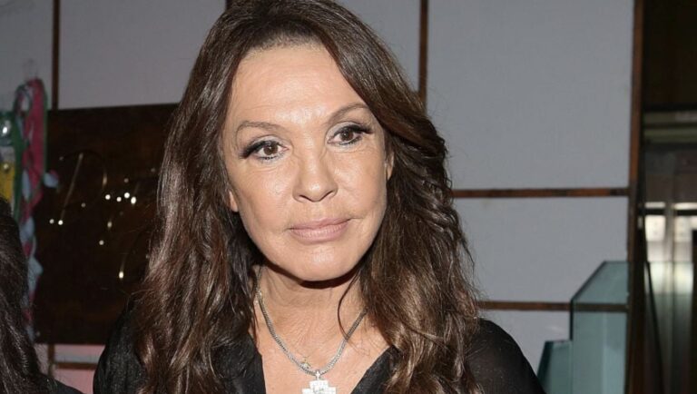 Βάνα Μπάρμπα: «Προτιμώ το βαρκάκι από τη θαλαμηγό, θα ήμουν ανόητη αν το όνειρό μου ήταν ένας πλούσιος γαμπρός»