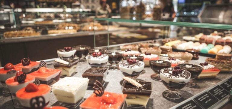 Κλείνει πασίγνωστο ζαχαροπλαστείο στη Θεσσαλονίκη μετά από 25 χρόνια