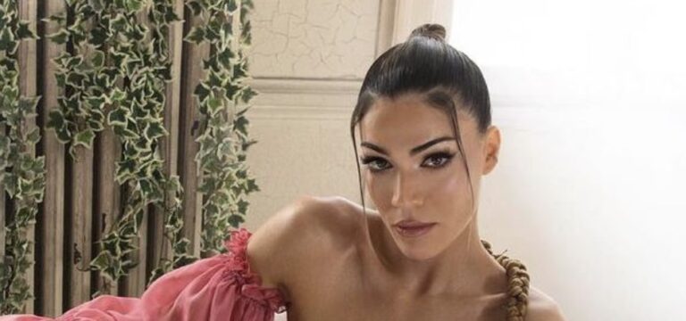 Ήβη Αδάμου – Δεν φαντάζεστε τι φόρεσε και πως λικνιζόταν πάνω στη σκηνή