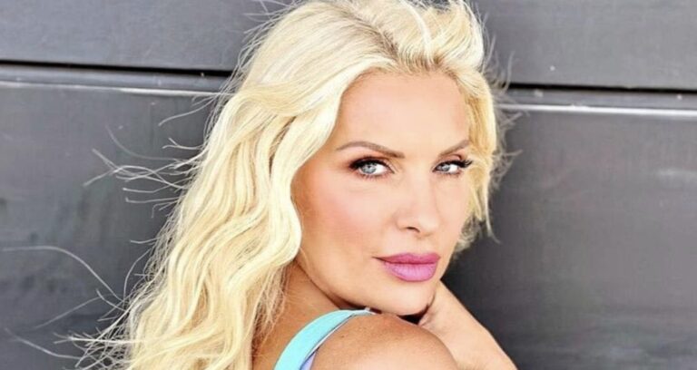 Ελένη Μενεγάκη: Οι φωτογραφίες με μαύρο ολόσωμο μαγιό από τις καλοκαιρινές της διακοπές και το μήνυμα