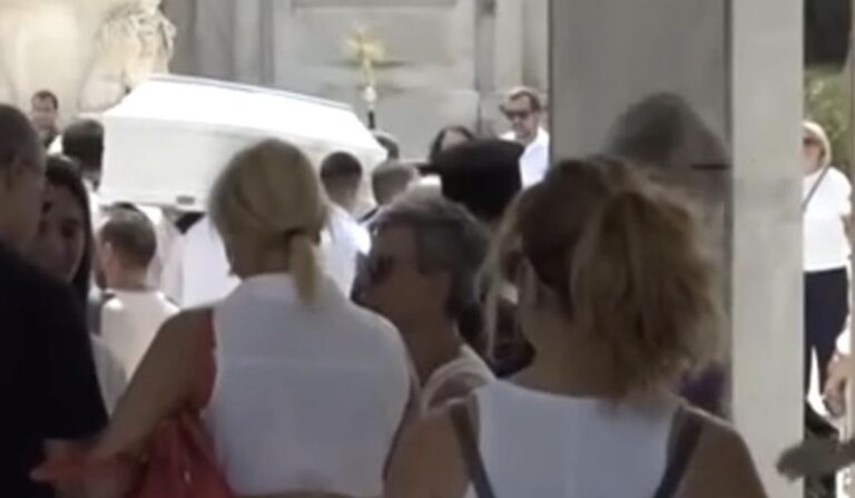 Ντέμη Γεωργίου: Της είπαν το τελευταίο «αντίο» ντυμένοι στα λευκά