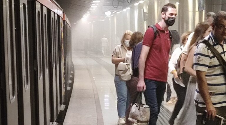 Μετρό: Βλάβη σε συρμό στον σταθμό του Μετρό της Αθήνας – Η φωτογαφία με τους καπνούς