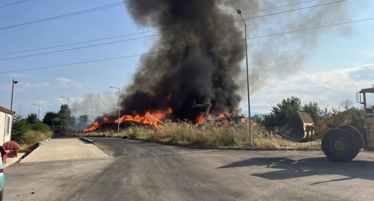 Mεγάλη φωτιά τώρα – Συναγερμός στην Πυροσβεστική – Σε κίνδυνοι οι κάτοικοι και σπίτια