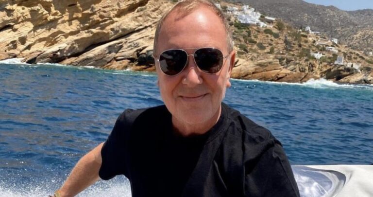 Μάικλ Κορς: Αποθεώνει την Ελλάδα σε ανάρτησή του – «Οι πιο φιλικοί άνθρωποι, καταγάλανος ουρανός & γαλαζοπράσινα νερά»