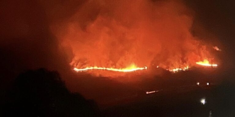 Συναγερμός για τη φωτιά στο Αχλαδοχώρι Σερρών – Μήνυμα του 112 στους κατοίκους