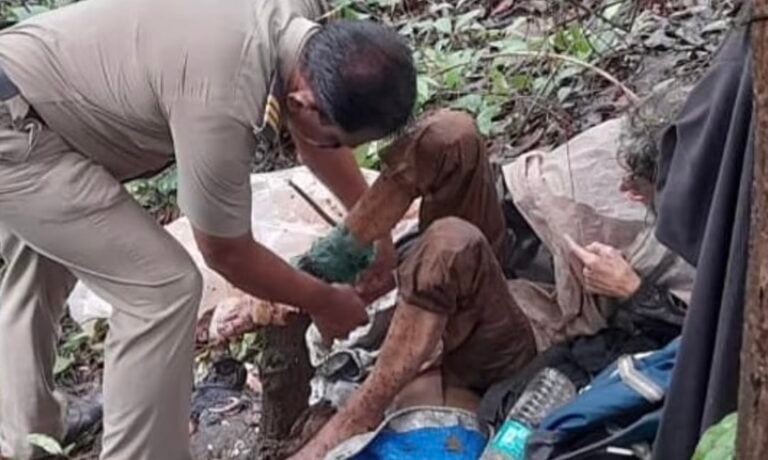 Έδεσε την πρώην γυναίκα του σε δέντρο μέσα στη ζούγκλα και την άφησε να πεθάνει – Συγκλονιστικές εικόνες