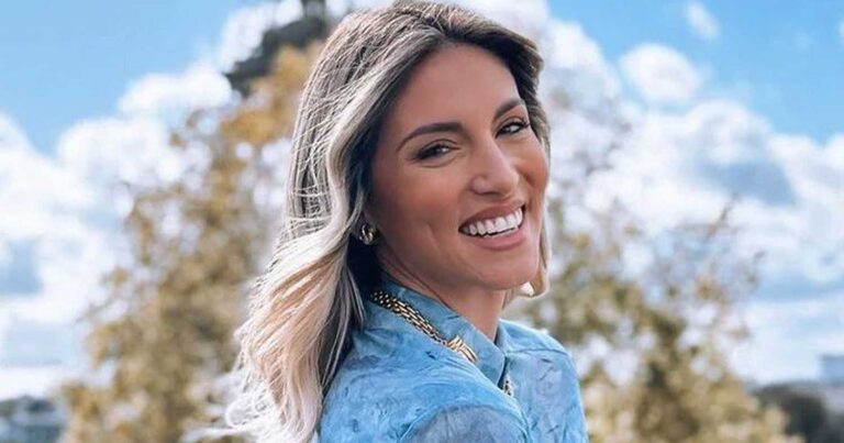 Αθηνά Οικονομάκου: Πιασμένη χέρι χέρι με την κόρη της Σιέννα στη νέα τους βόλτα