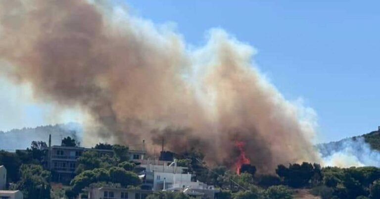 Φωτιά στην Κάτω Ποσειδωνία στο Λαύριο – Ήχησε το 112 – Συναγερμός στην Πυροσβεστική