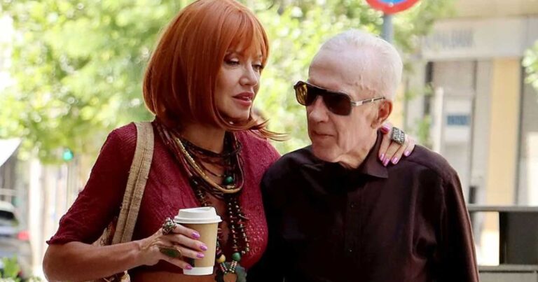 Με τους κοιλιακούς έξω ο έρωτας του: Τρελά ερωτευμένοι Γεωργία Σιακαβάρα και Κωνσταντίνος Πλεύρης σε νέα βόλτα τους στο κέντρο της Αθήνας