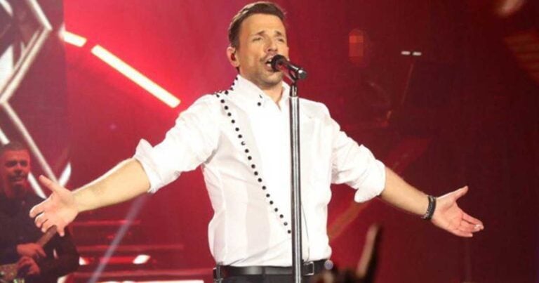 Νίκος Βέρτης: Επανακυκλοφόρησε εννέα τραγούδια που αγαπήσαμε σε νέα άκρως καλοκαιρινή εκδοχή