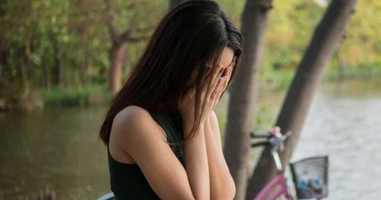 Οι άνθρωποι που δεν έχουν στενούς φίλους, εμφανίζουν αυτές τις 9 συμπεριφορές χωρίς να το καταλαβαίνουν