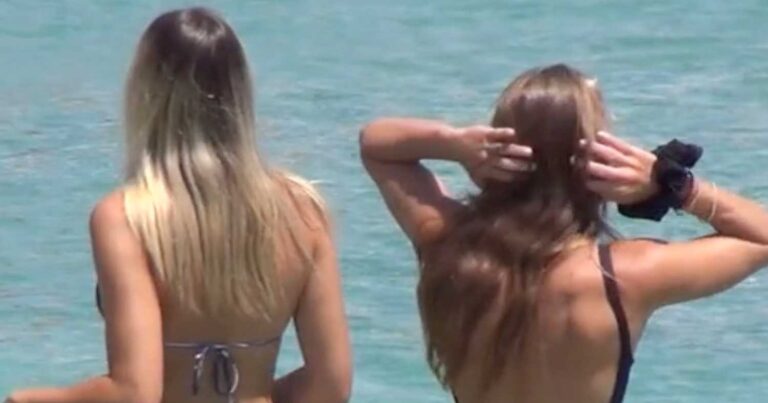 Διάσημες Ελληνίδες βούτηξαν σε γνωστή παραλία και αλληθώρισε όλη η Μύκονος
