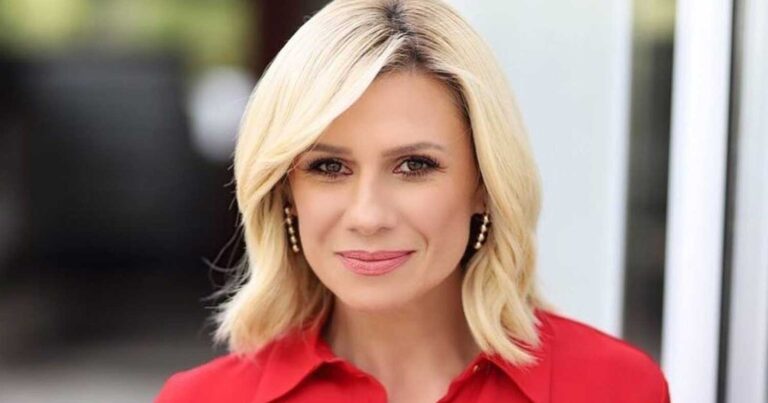 Κατερίνα Καραβάτου: Χαλαρές στιγμές με τα παιδιά της στη θάλασσα