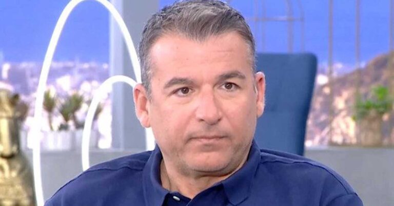 Γιώργος Λιάγκας: Διακοπές στην Τήνο αγκαλıά με τους δύο γıους του