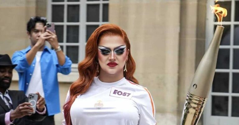 Ολυμπιακοί Αγώνες 2024: Στα χέρια τρανς η Ολυμπιακή Φλόγα στο Παρίσι