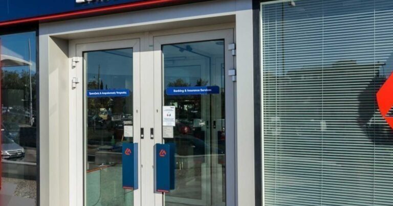 Απίστευτο! Για χpέος 0,02 λεπτών η τράπεζα τής ζητάει περίπου 70 εupώ