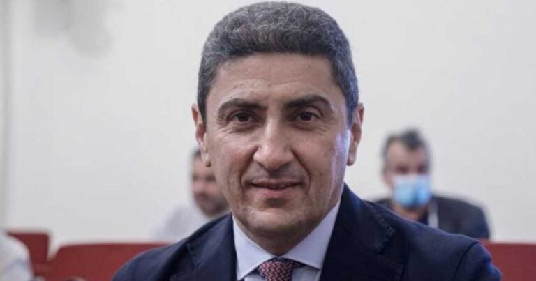 Βίντεο-σοκ: Ο Λευτέρης Αυγενάκης χαστουκίζει υπάλληλο του «Ελ. Βενιζέλος» και στη συνέχεια απειλεί