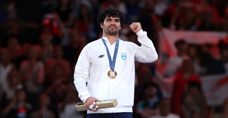 Ποιος είναι ο Θόδωρος Τσελίδης: Ποια είναι η καταγωγή του «θηρίου» που δεν φοβάται καμία μάχη και υπέταξε το νο2 στον κόσμο