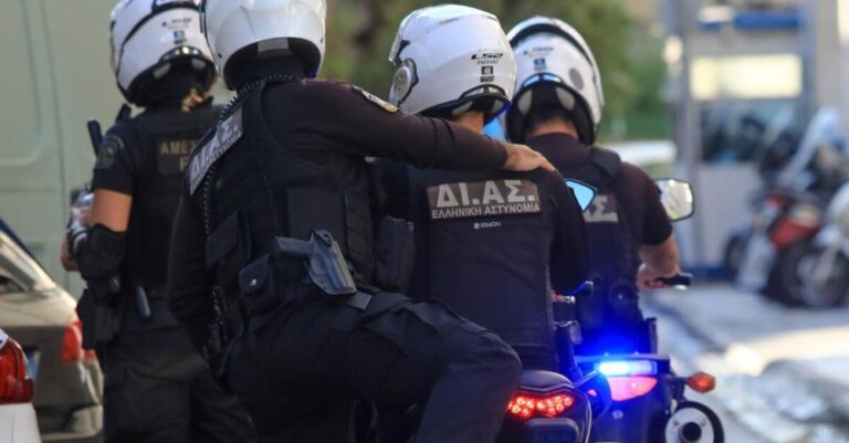 Έσωσαν δημοτικό υπάλληλο που κατέρρευσε στο δρόμο άνδρες της ΔΙ.ΑΣ