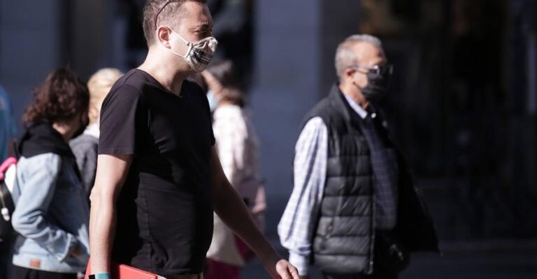 «Καμπανάκι» από τον ΠΟΥ για την αύξηση κρουσμάτων κορονοϊού παγκοσμίως – «Ο ιός συνεχίζει να εξελίσσεται»