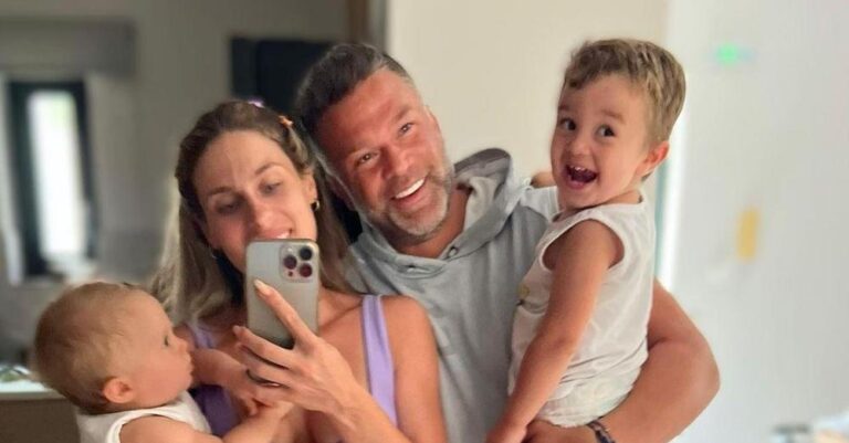 Κώστας Σόμμερ: Ο χορός με την 1,5 έτους κόρη του στις διακοπές τους και το τρυφερό βίντεό τους