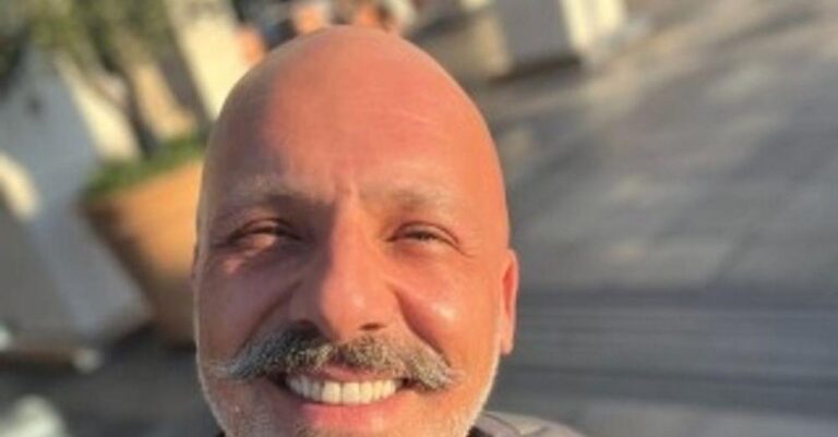 Νίκος Μουτσινάς: Επιστρέφει στην τηλεόραση – Η επίσημη ανακοίνωση του καναλιού που θα τον δούμε τη νέα σεζόν