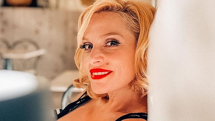 Χωρίς ίχνος μακιγιάζ και με λεοπάρ μπικίνι η Ελεωνόρα Ζουγανέλη αποδεικνύει στα 41 της ότι είναι η απόλυτη Ελληνίδα με φυσική ομορφιά