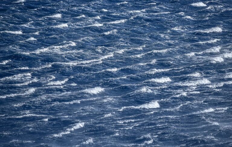 «Μάστιγα» οι θάνατοι λουόμενων στις ελληνικές θάλασσες – Πάνω από το 80% καταγράφονται σε μεγάλες ηλικίες