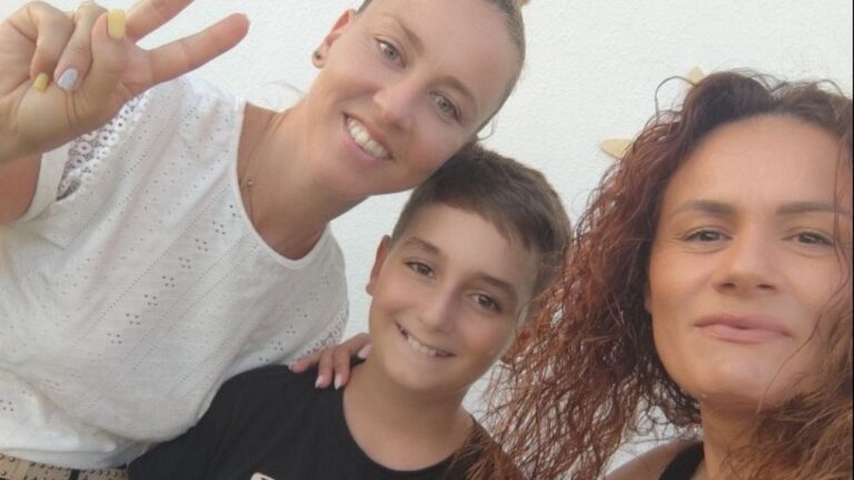 Δεκάχρονος δώρισε, μαζί με τη μητέρα του, έναν απινιδωτή στο Πολύχρονο Χαλκιδικής