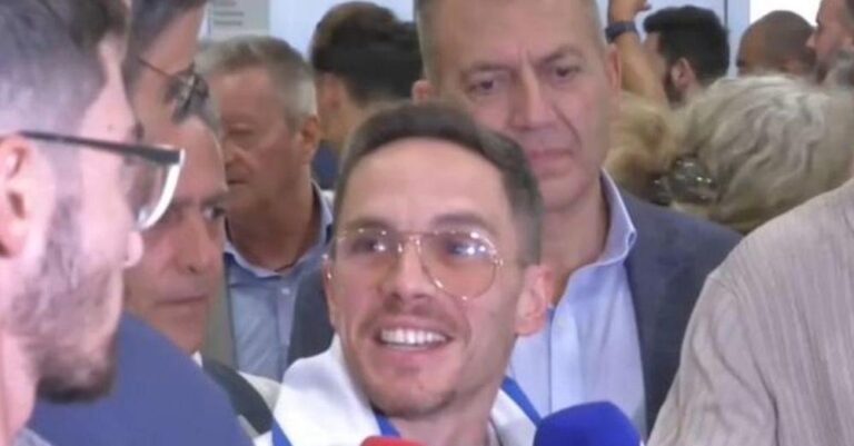 Λευτέρης Πετρούνιας: Οι πρώτες δηλώσεις μετά την επιστροφή του στην Ελλάδα – «Μου ζητήθηκε και το παρέδωσα»