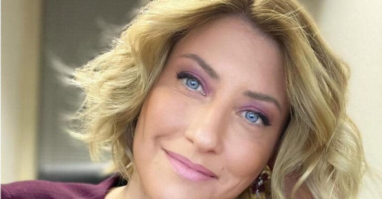 Σία Κοσιώνη: Η selfie φωτογραφία από την παραλία χωρίς ίχνος μακιγιάζ